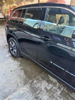 جیپ گراند شیرۆکی